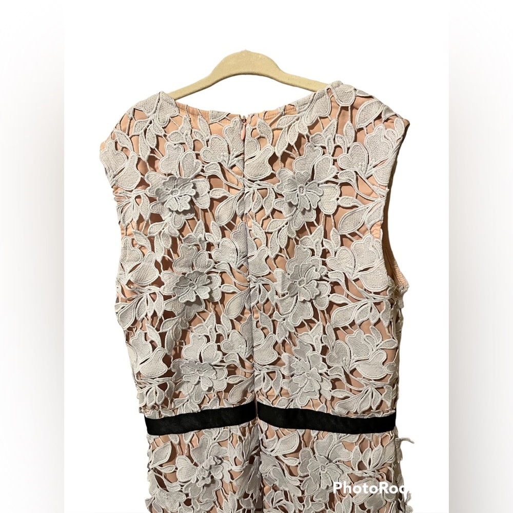 Hácùc Dress - Picture 2 of 4